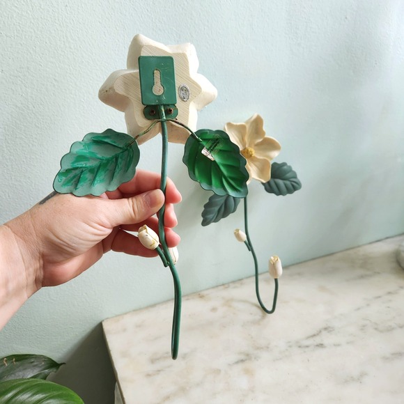 Vtg Magnolia Flower Wall Hooks Set of 2 Decorative Floral Metal Entryway Hangers - Picture 5 of 6